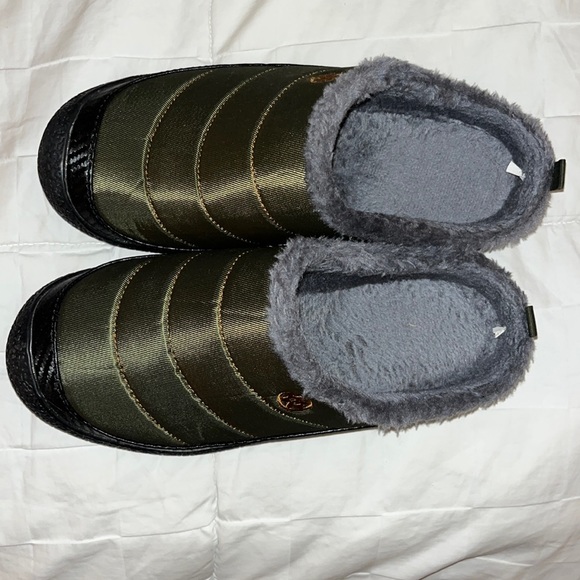 Olive green all weather camping/outdoor slippers - Picture 1 of 6